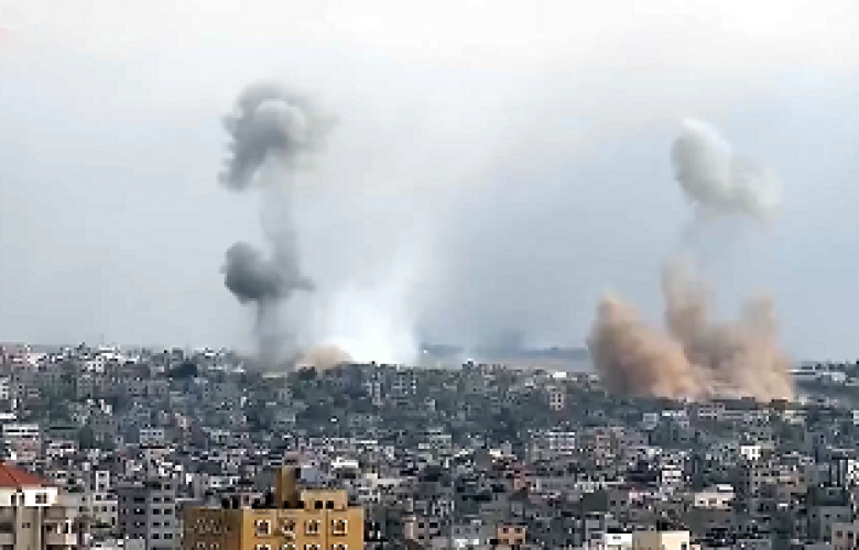 231013 Smoke rising from Israeli airstrikes on Gaza Strip buildings