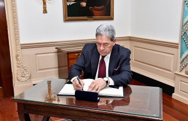 231106 New Zealand Deputy Prime Minister Winston Peters Signs the Department Guestbook 31414872637