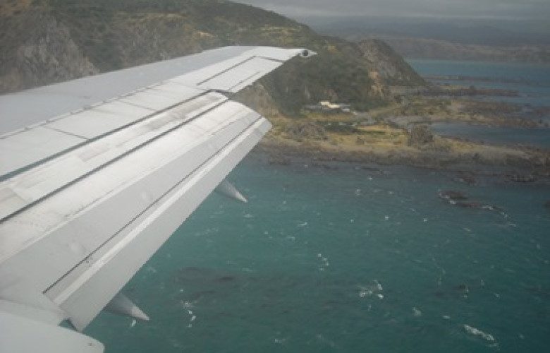 251114 Air New Zealand 737 300 Landing at Wellington
